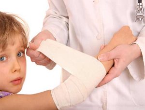 دوره های امداد و کمک های اولیه در مراقبت از سلامتی کودکان را آموزش ببینید