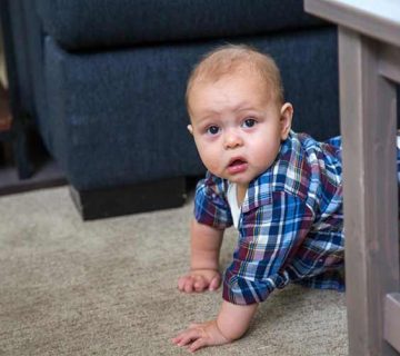 نگهداری از کودک در منزل