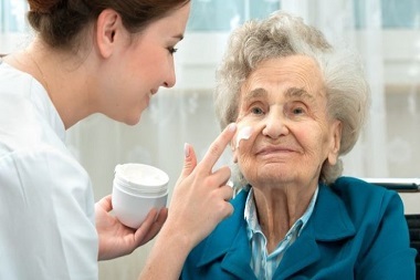 پرستاری از سالمندان در منزل