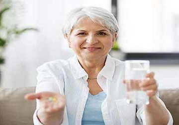 روش صحیح مصرف ویتامین برای سالمندان