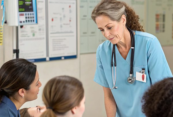 تأثیر آموزش پرستاران ICU در بهبود کیفیت مراقبت بیماران