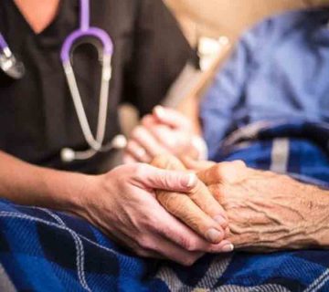 استخدام پرستار سالمند در منزل